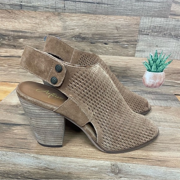 Arturo Chiang Macadamia Cow Split Suede Janel Heels peep toe Womens Size 8.5 - Picture 1 of 10